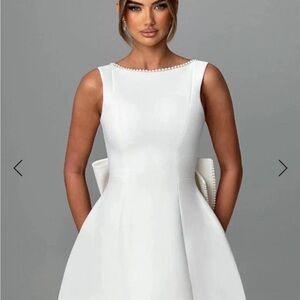 Chic White Sleeveless Wedding Dress